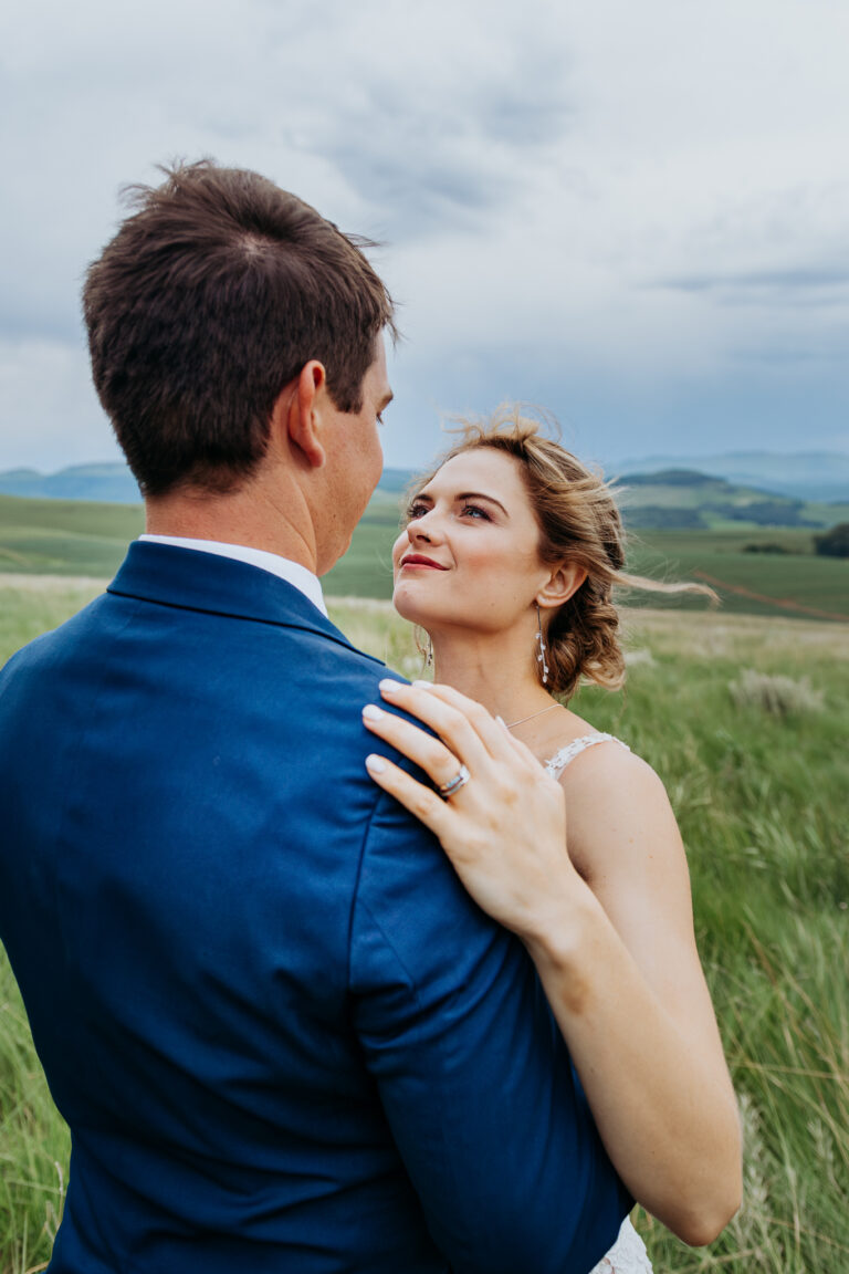 Cotswold wedding photography at this stunning Cotswold farm wedding